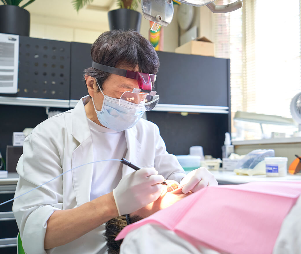出来るだけ歯を抜かない治療で<br />
ご自身の歯を大切にします